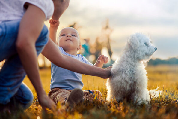 mother-son-with-dog Σκύλος και μωρό